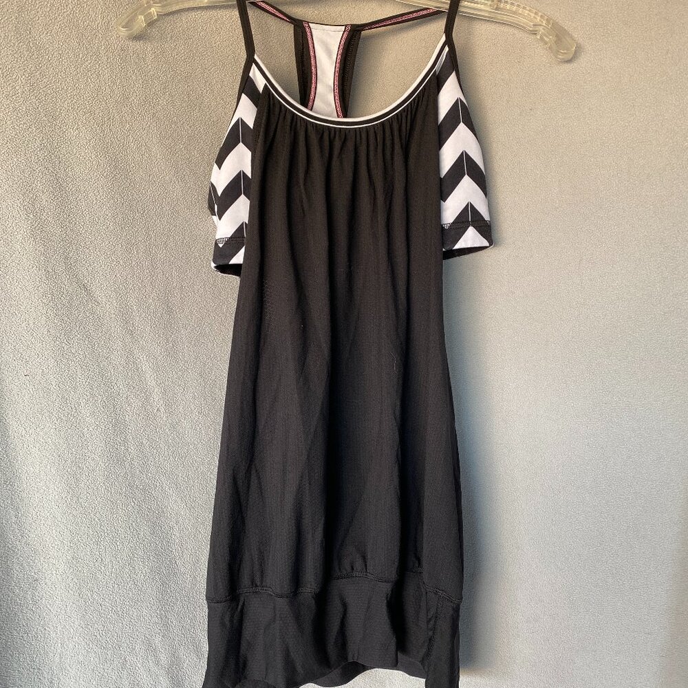 Lululemon No Limits Tank | Black & White Chevron Flowy Racerback Built-In Bra